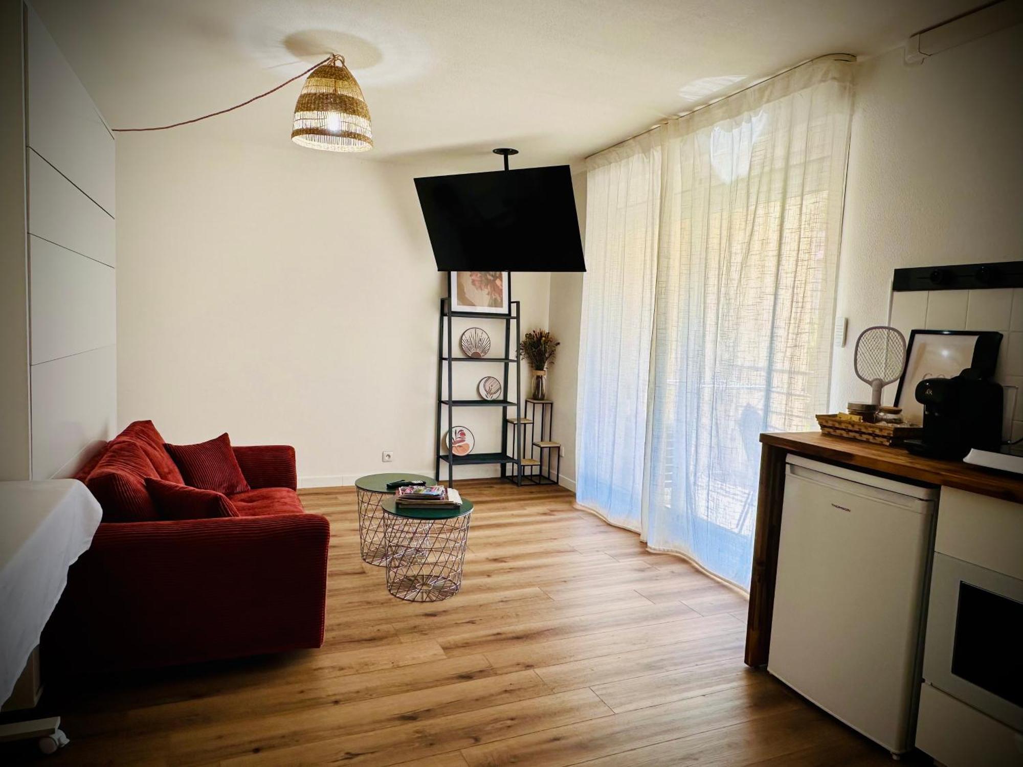 Apartment 40M2-Air Conditioning-Elevator-Underground Parking-Self Checkin! Appart Climatise 40M2-Ascenseur-Parking Souterrain -Arrivee Autonome アヴィニョン エクステリア 写真